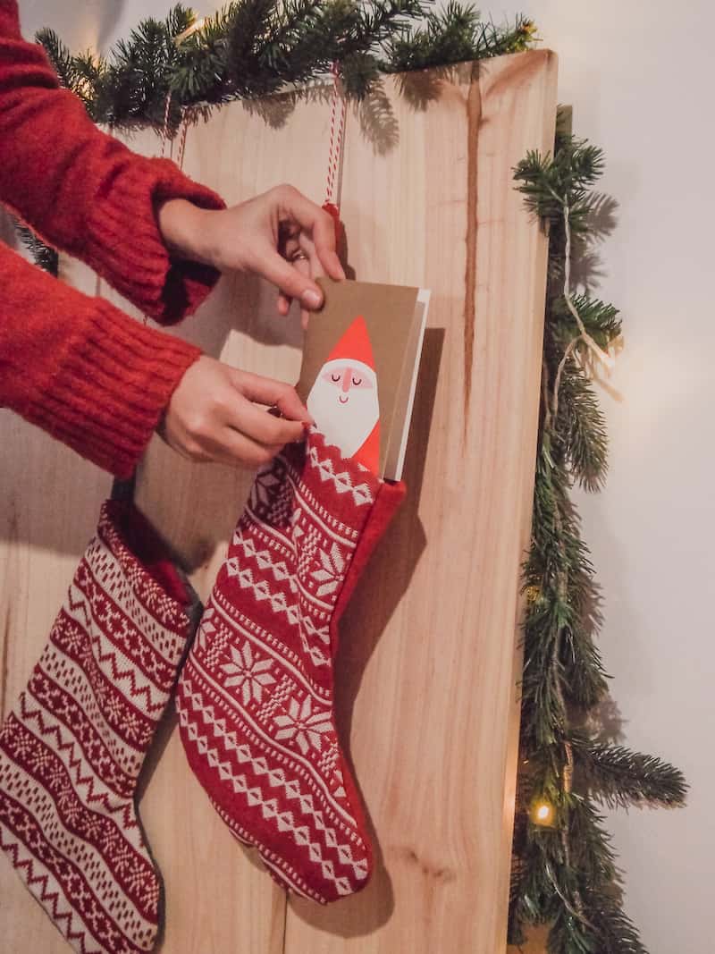 100 idées de cadeaux pour remplir les chaussettes de Noël – Mets tes  chaussettes