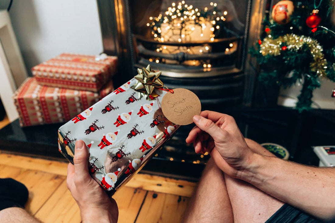 Meilleures idées de cadeaux pour un secret santa à -20€ – Mets tes  chaussettes