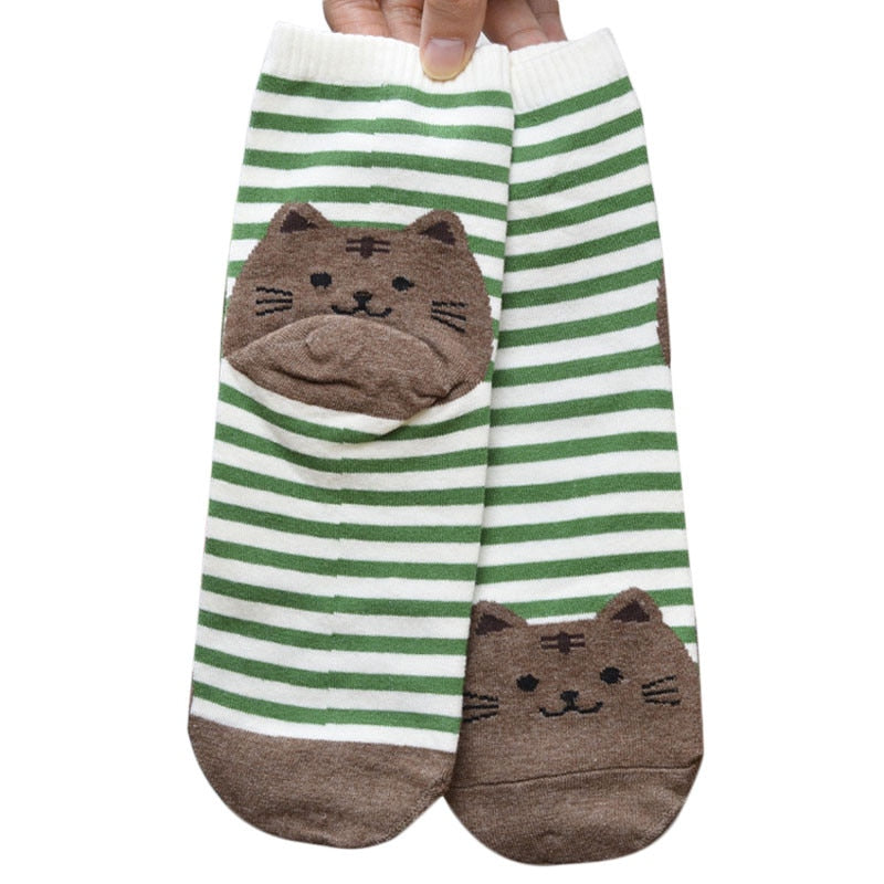 petite-chaussette-a-rayures-chat